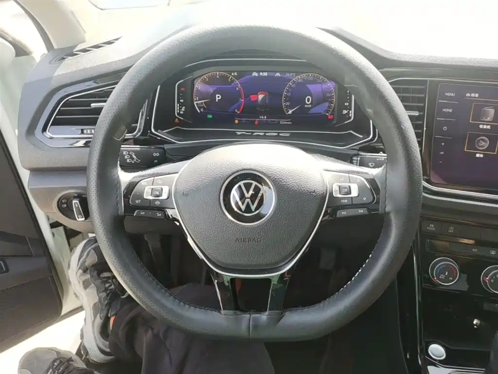 Volkswagen T-Roc 2021 — фото 11