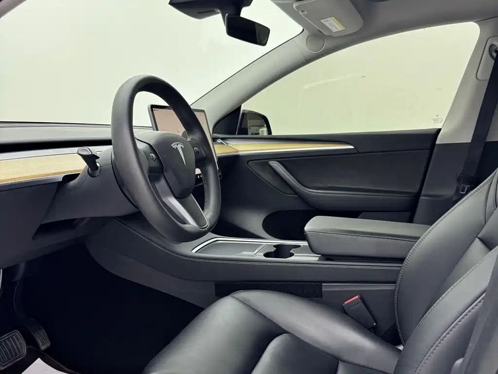 Tesla Model Y 2022 — фото 9