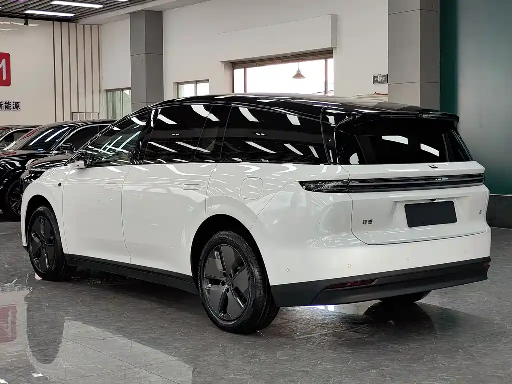 Li Auto i8 2025 — фото 15
