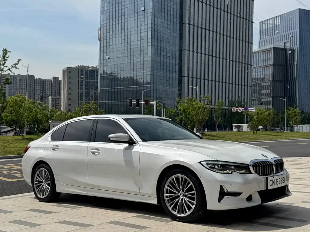 BMW 3 Series 2019 — фото 6