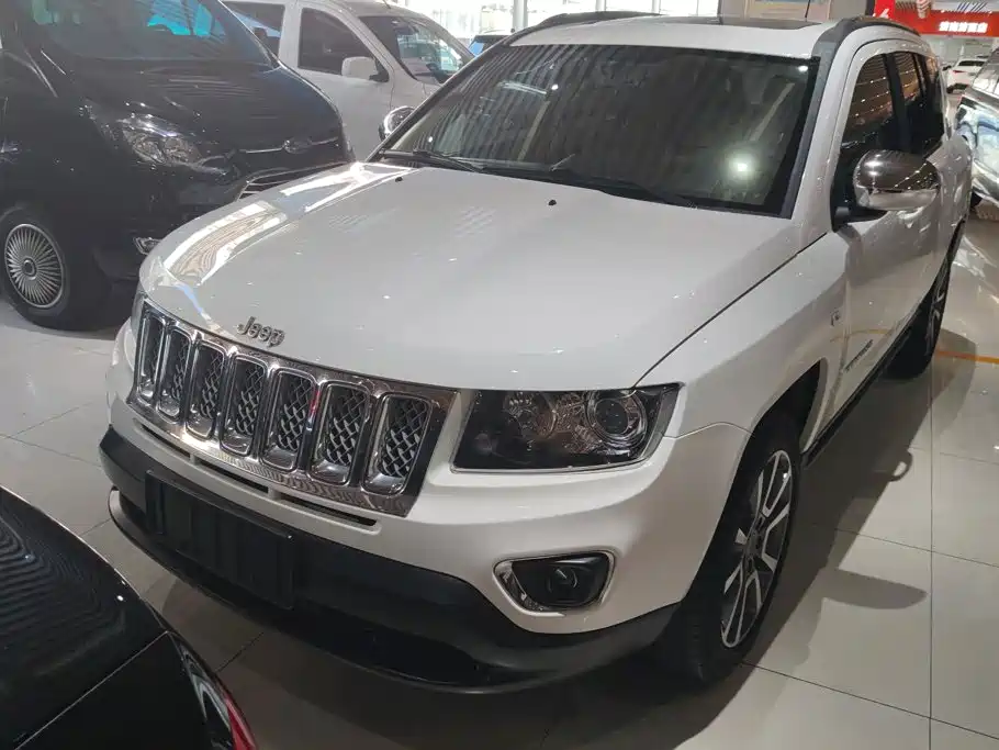 Jeep Compass 2013 — фото 2