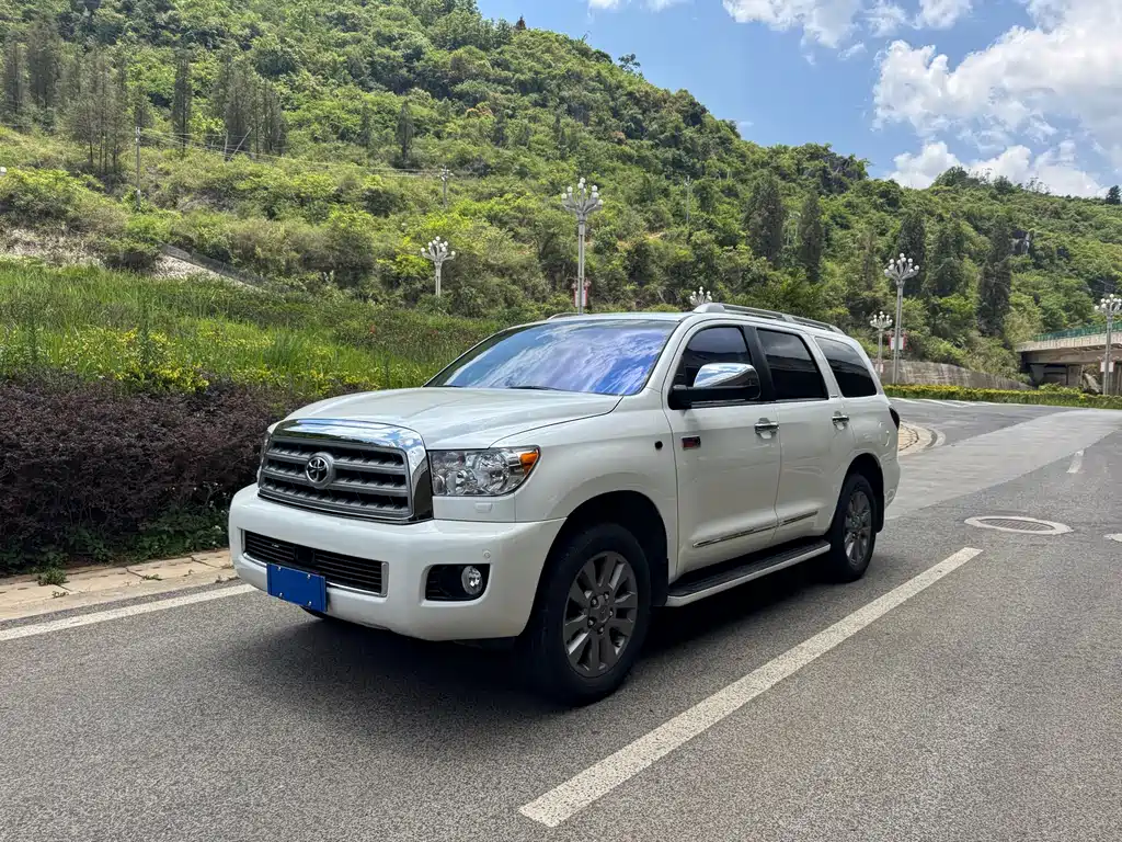 Toyota Sequoia 2017 — фото 1