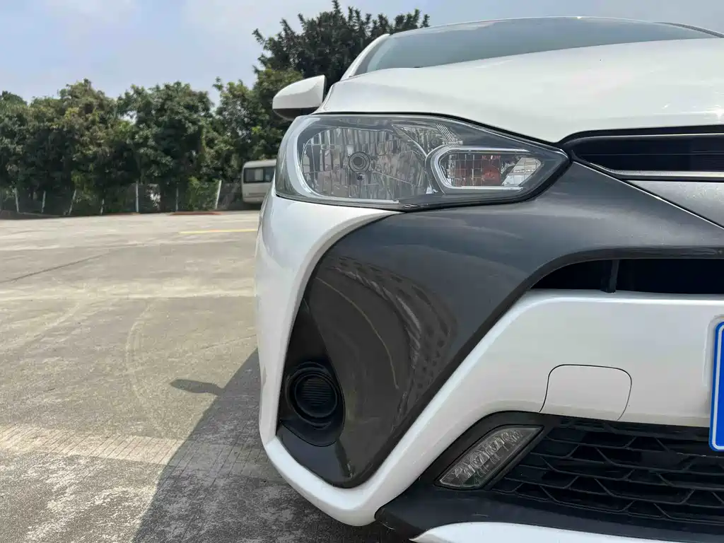 Toyota Yaris L 2017 — фото 10