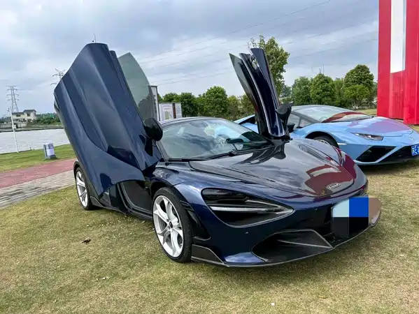 McLaren 720S 2021