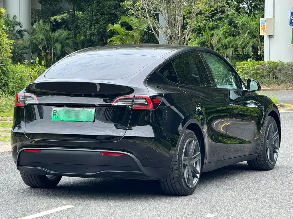 Tesla Model Y 2022 — фото 17