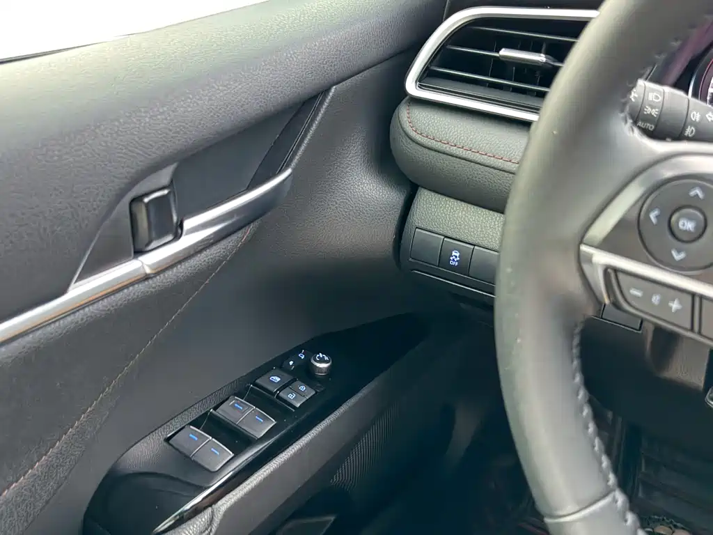 Toyota Camry 2023 — фото 11