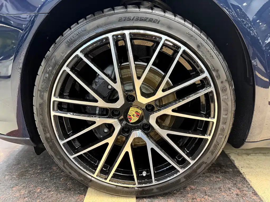 Porsche Panamera 2018 — фото 16