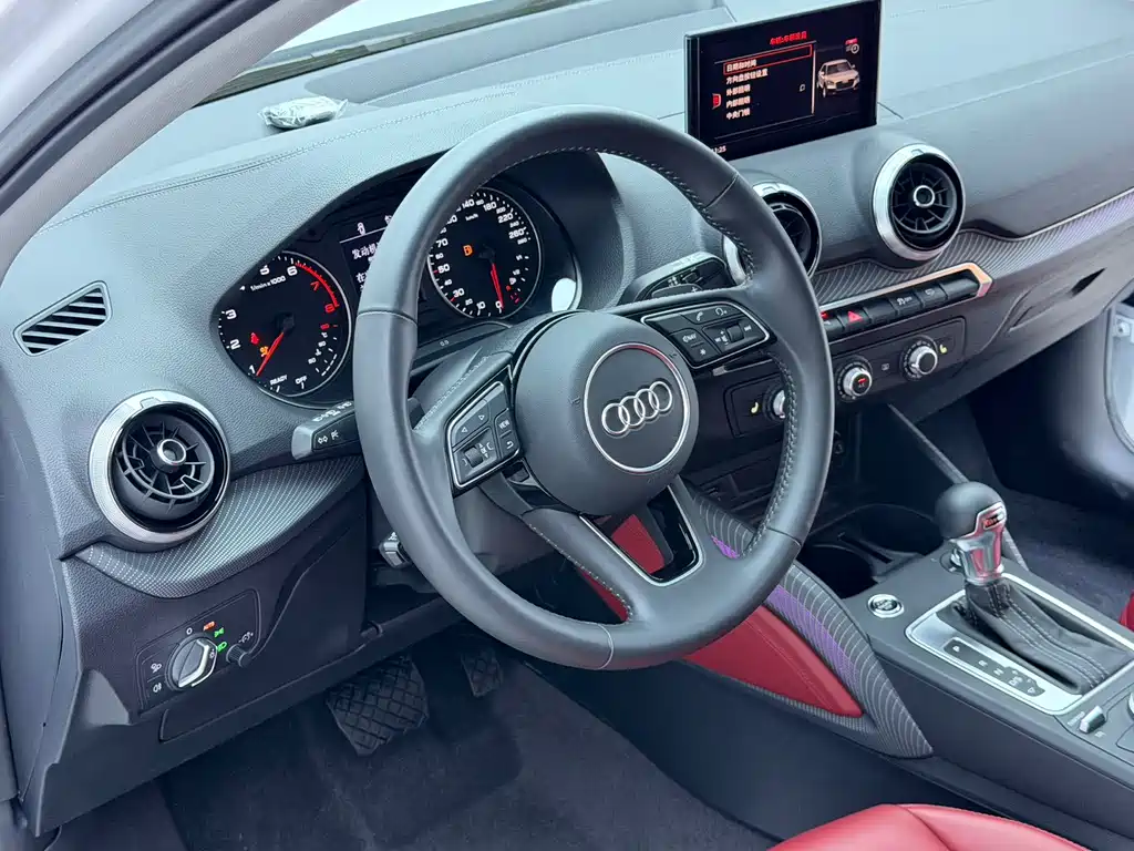 Audi Q2L 2023