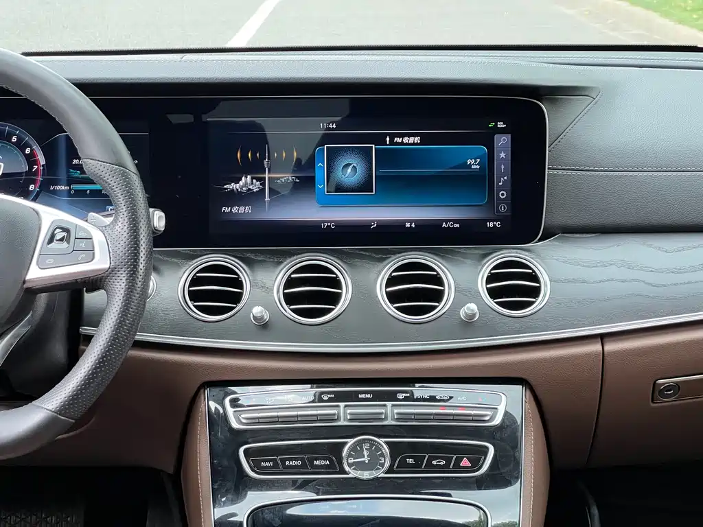 Mercedes-Benz E-Class 2017 — фото 15