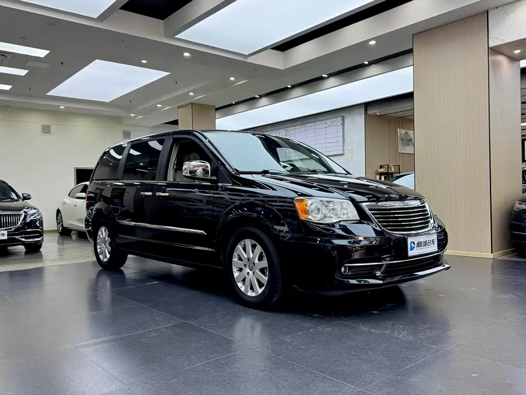 Chrysler Grand Voyager 2015 — фото 3