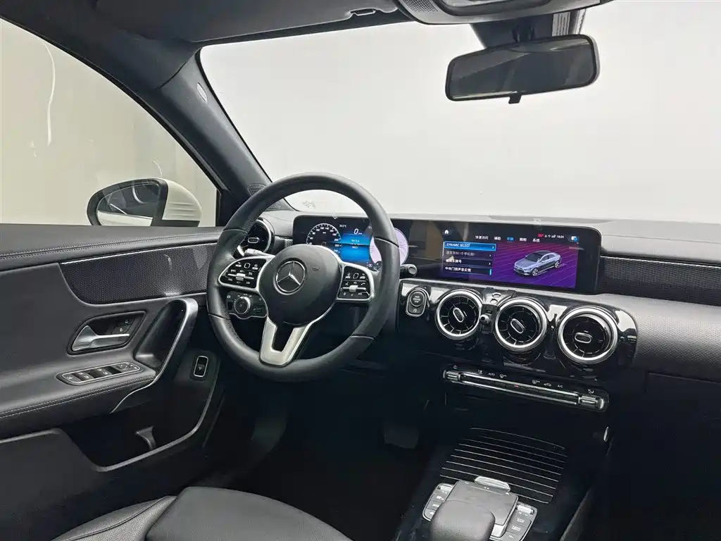 Mercedes-Benz A-Class 2022 — фото 24