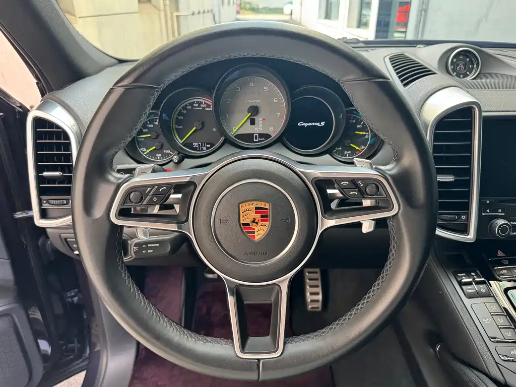 Porsche Cayenne Hybrid 2017 — фото 10