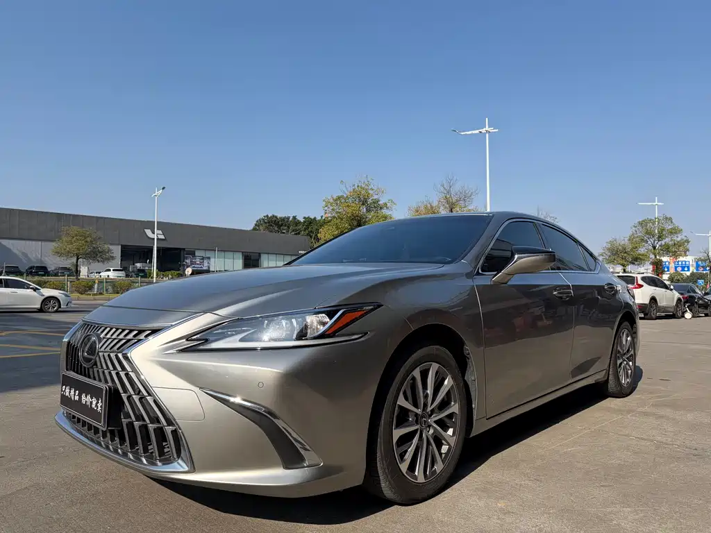 Lexus ES 2024 — фото 1