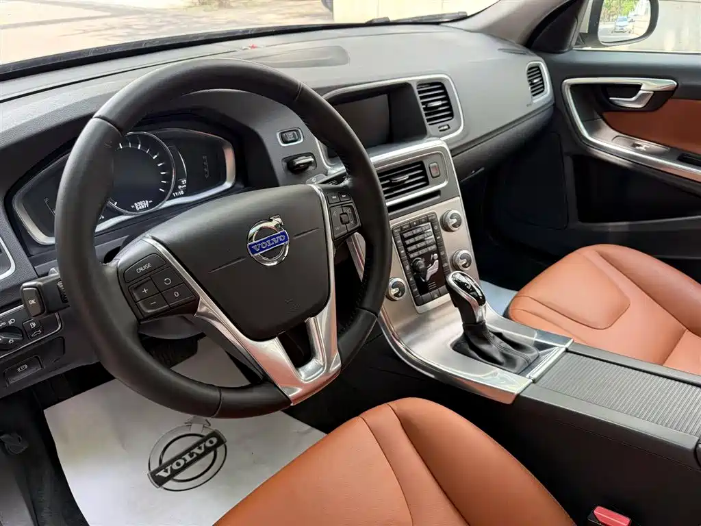 Volvo S60 2016 — фото 11