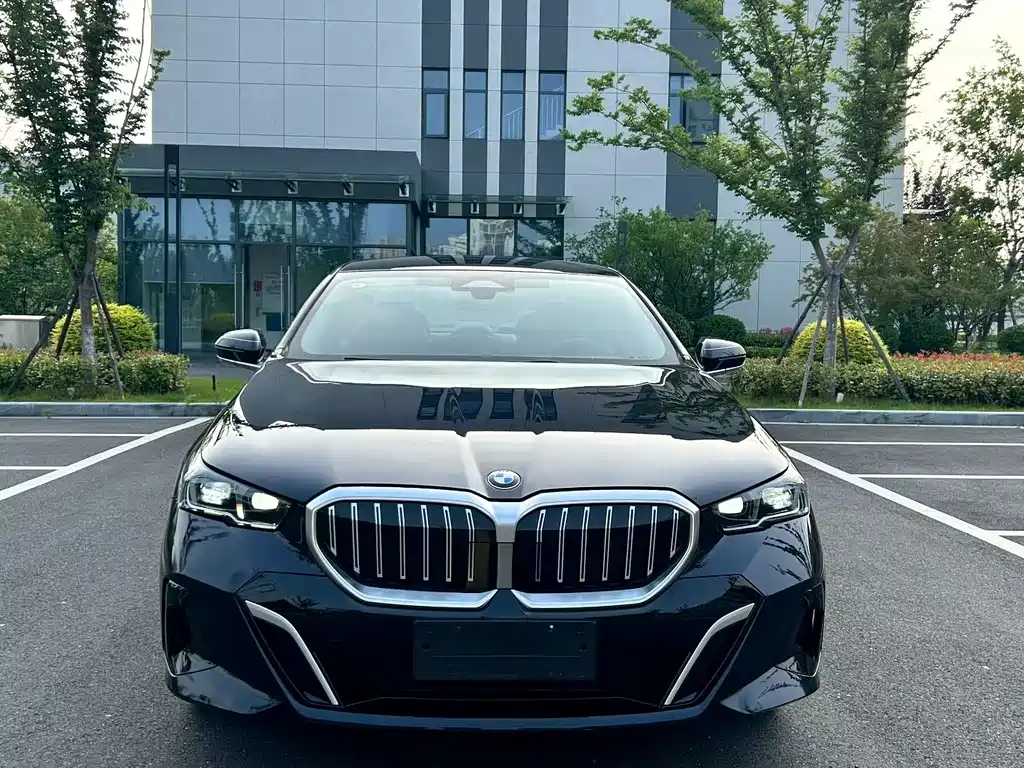 BMW 5 Series 2025