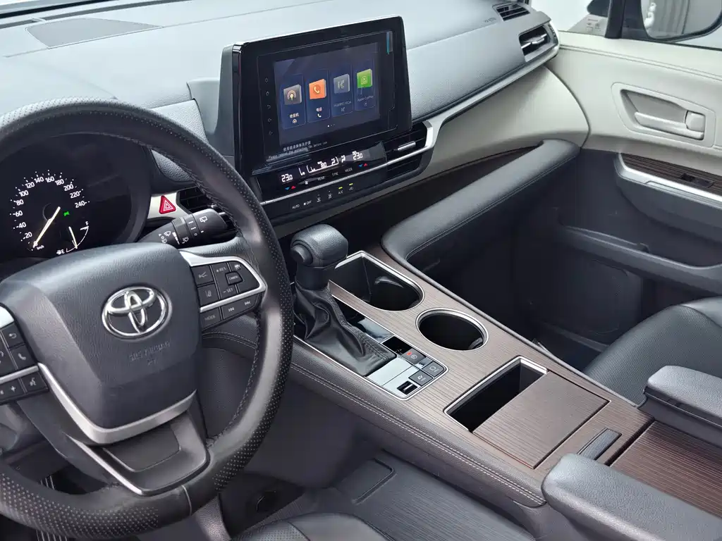 Toyota Sienna 2024 — фото 10