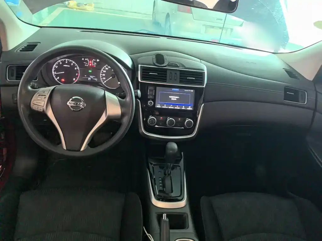 Nissan Tiida 2017 — фото 10