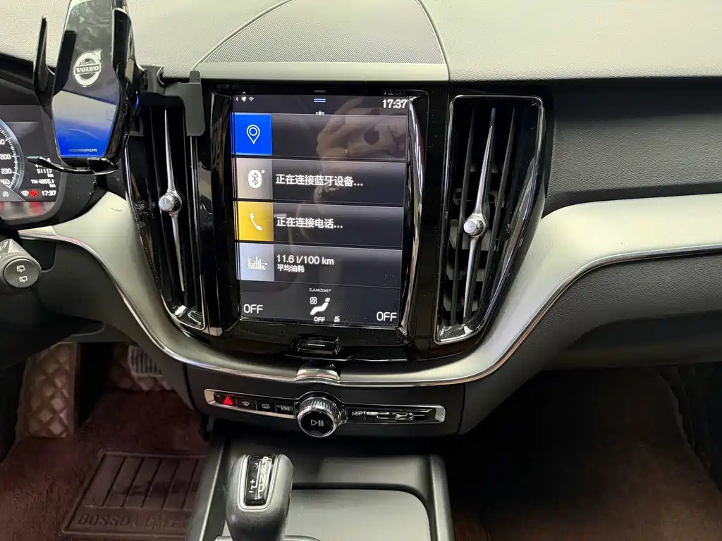 Volvo XC60 2020 — фото 11