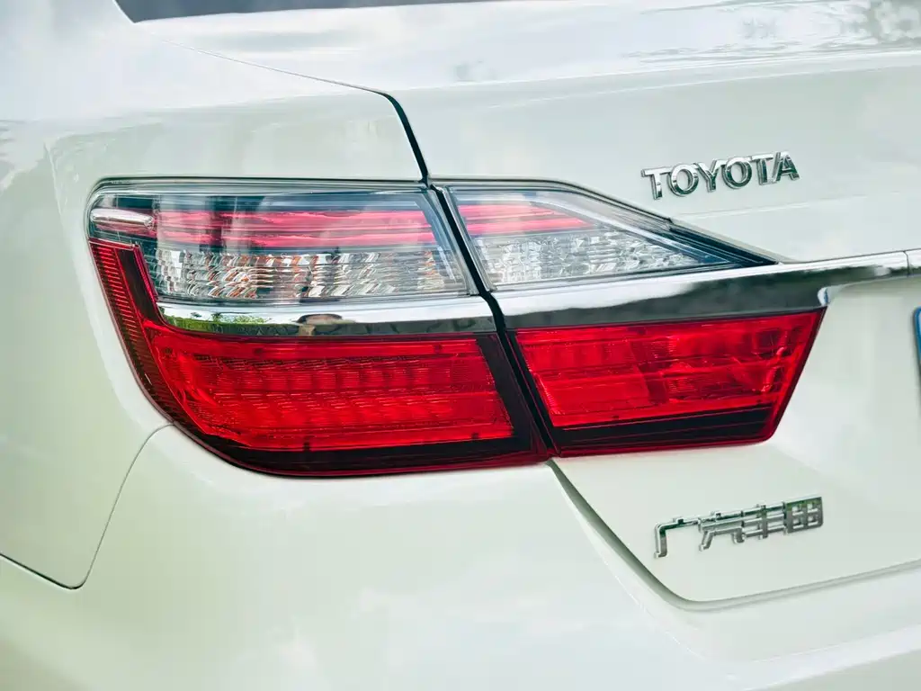 Toyota Camry 2017 — фото 14