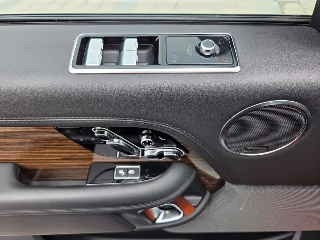 Land Rover Range Rover 2019 — фото 19