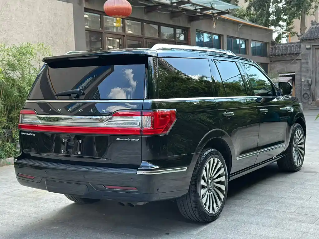 Lincoln Navigator 2018 — фото 9