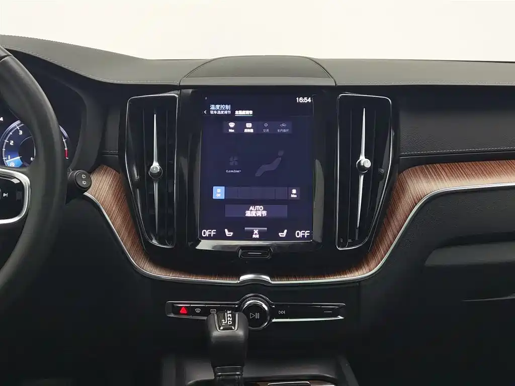 Volvo XC60 2021 — фото 12