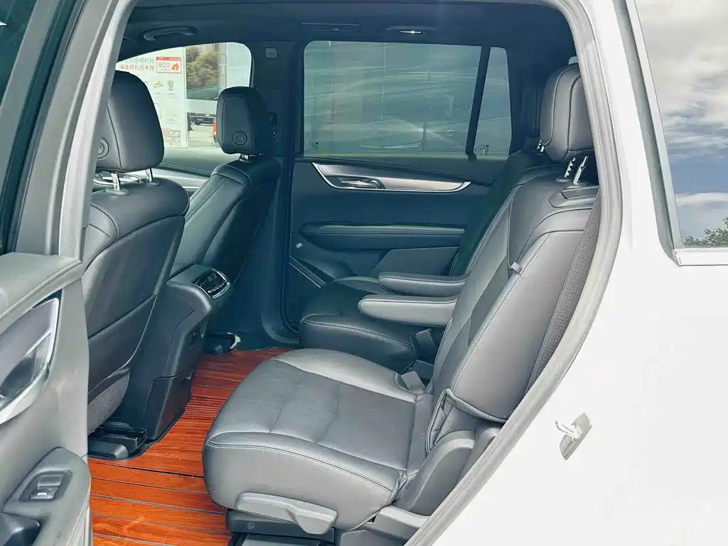 Cadillac XT6 2022 — фото 16