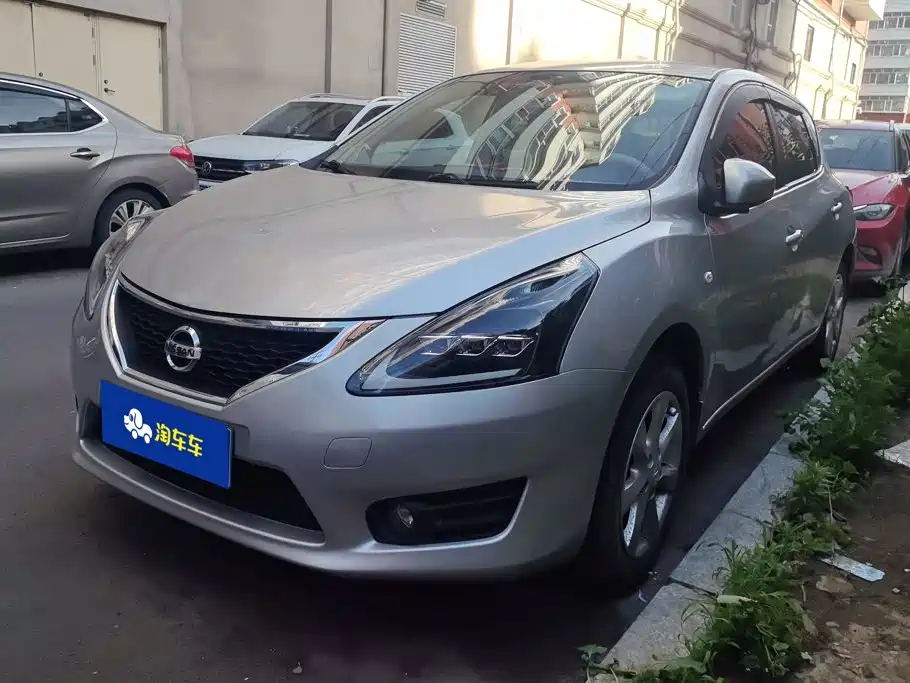 Nissan Tiida 2015