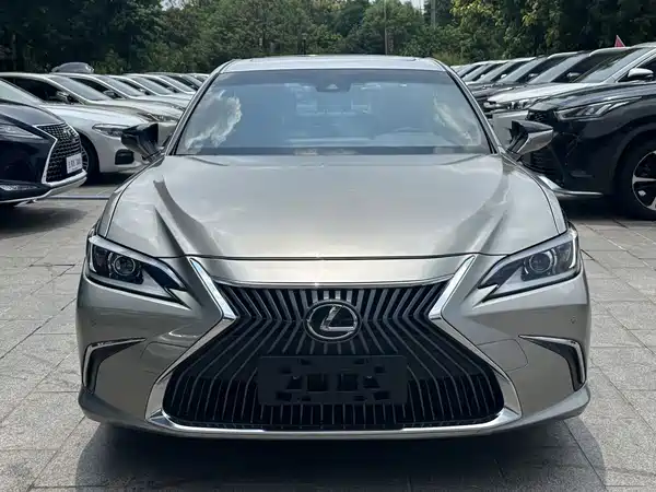 Lexus ES 2019