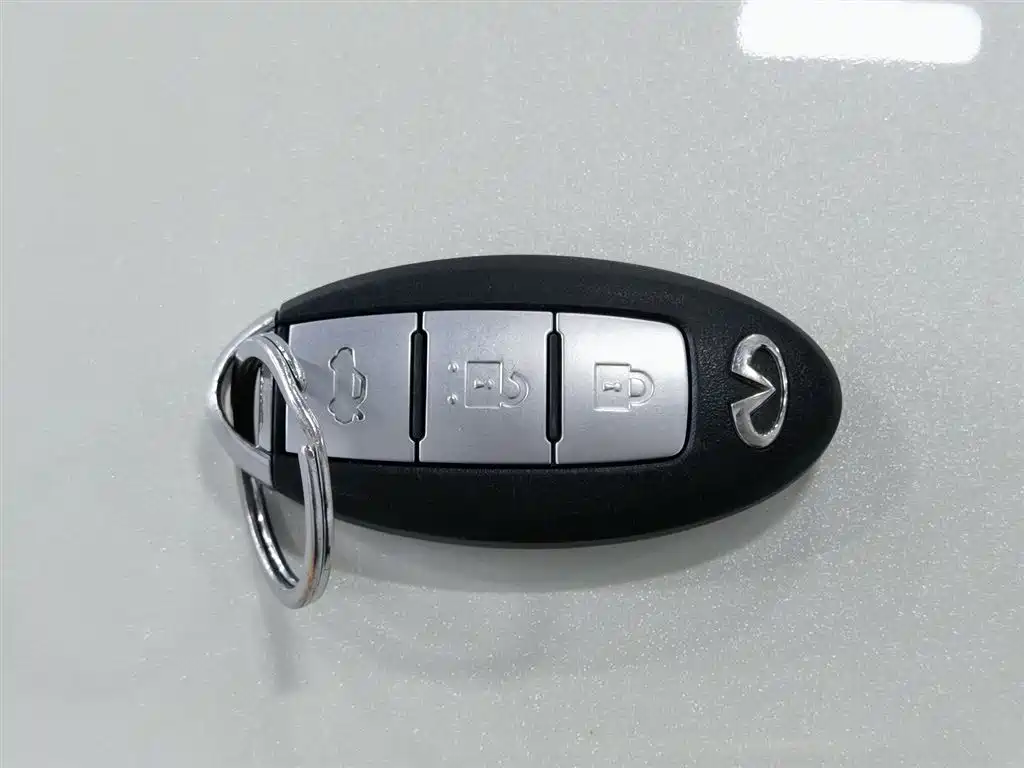 Infiniti Q50L 2015 — фото 19