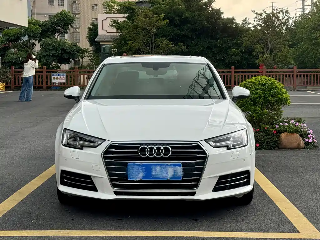 Audi A4L 2017 — фото 1
