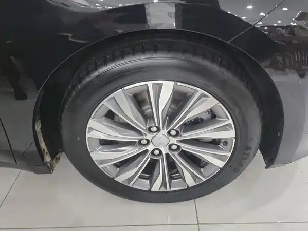 Hongqi E-QM5 2024