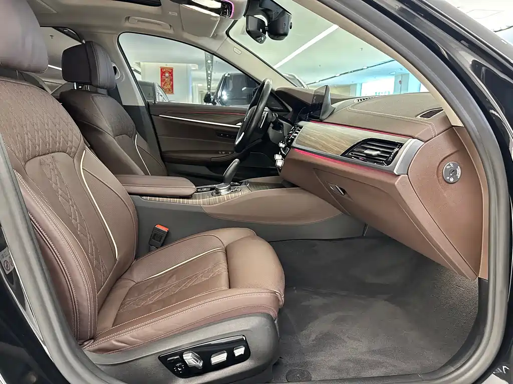 BMW 5 Series 2020 — фото 12