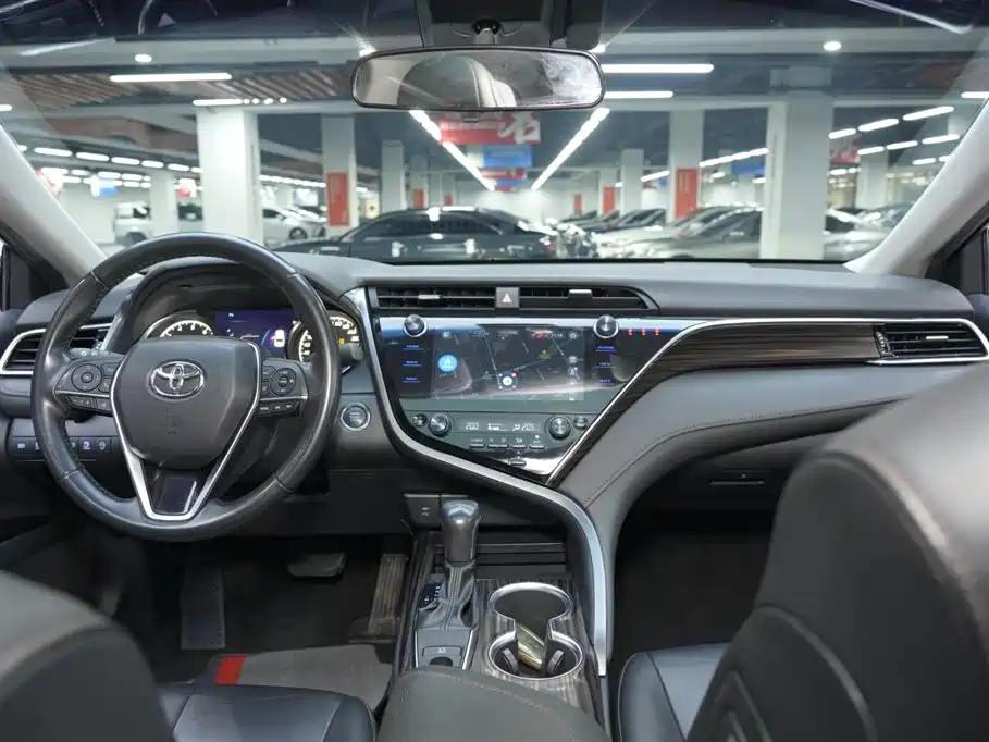 Toyota Camry 2020 — фото 17