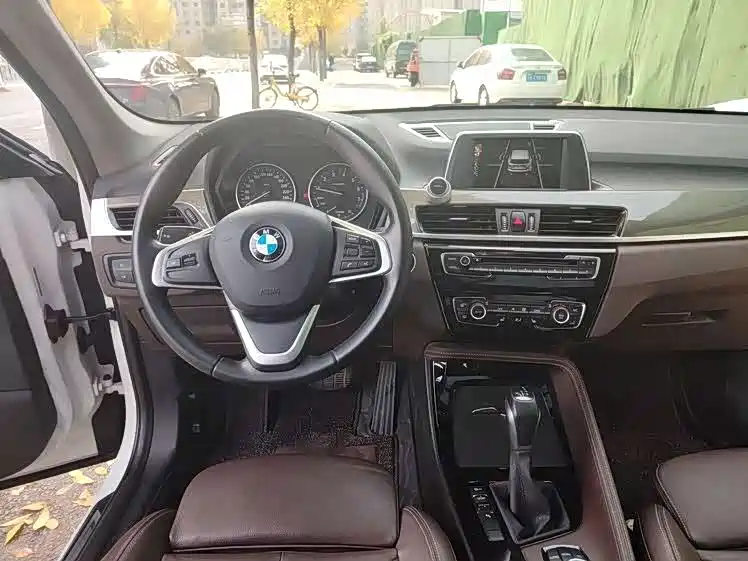 BMW X1 2018 — фото 12