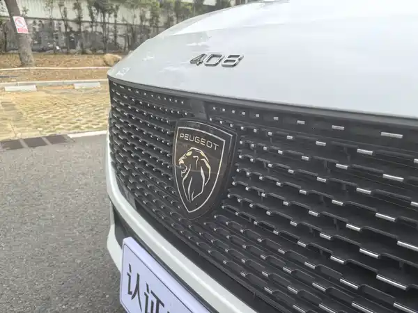 Peugeot 408 2022