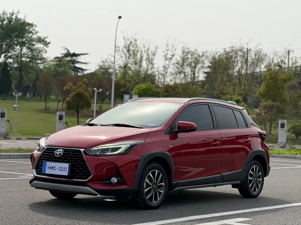 Toyota Yaris L 2021 — фото 1