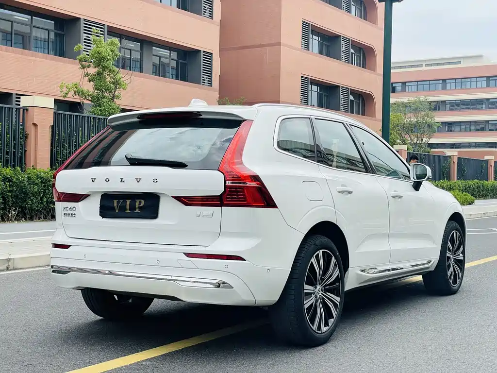 Volvo XC60 Plug-In Hybrid 2021 — фото 35