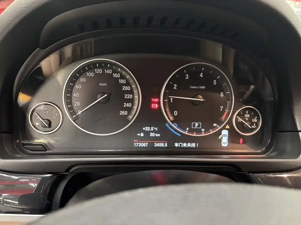 BMW 5 Series 2016 — фото 13
