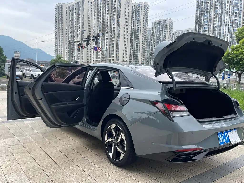 Hyundai Elantra 2020 — фото 12