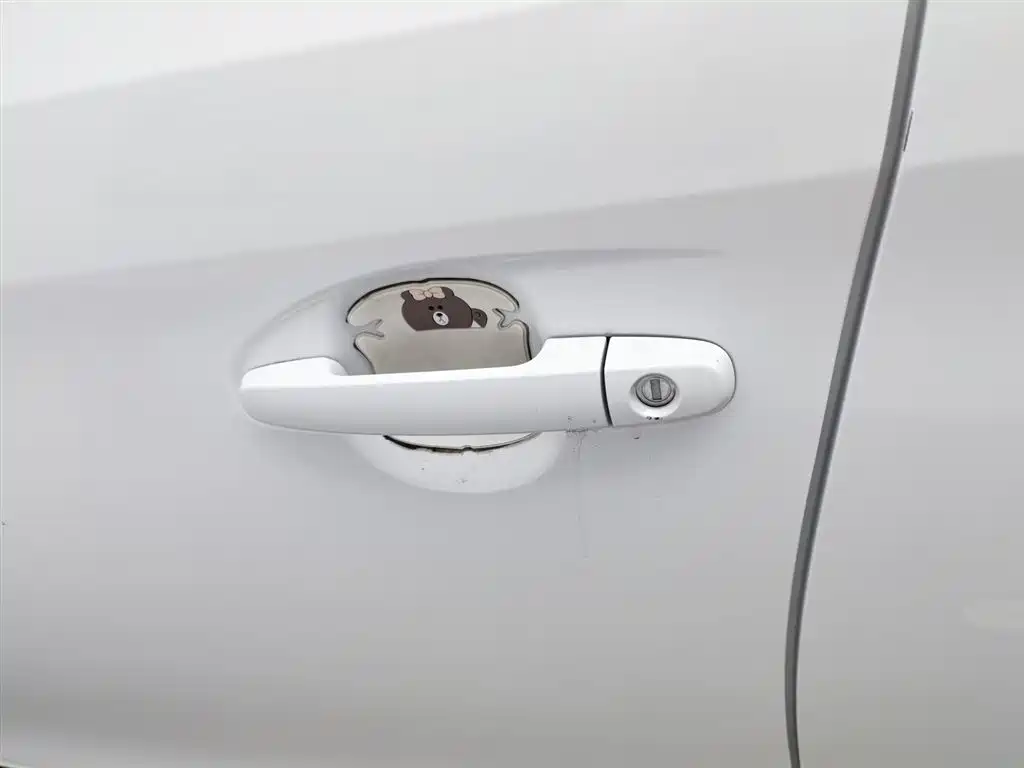 Toyota Yaris L 2020 — фото 18