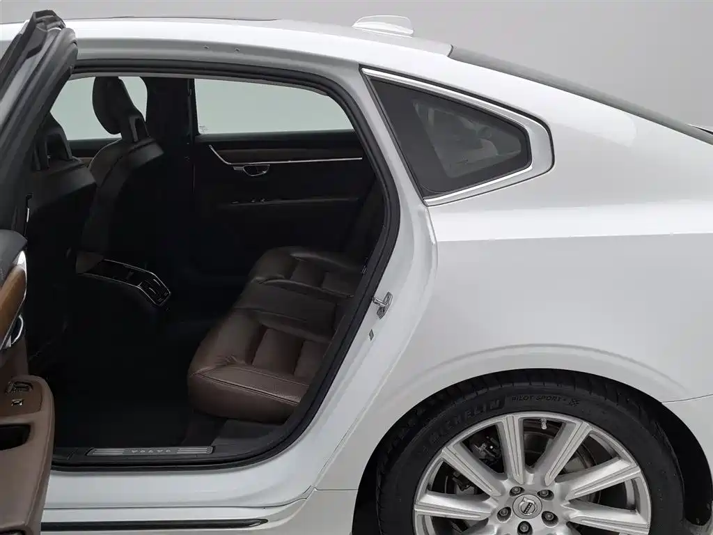 Volvo S90 2017 — фото 15