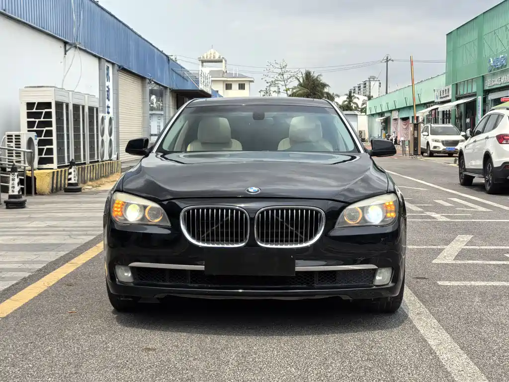 BMW 7 Series 2010 — фото 2