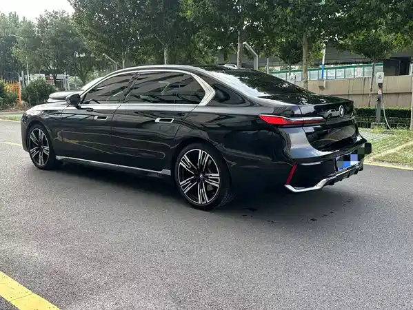 BMW 7 Series 2024
