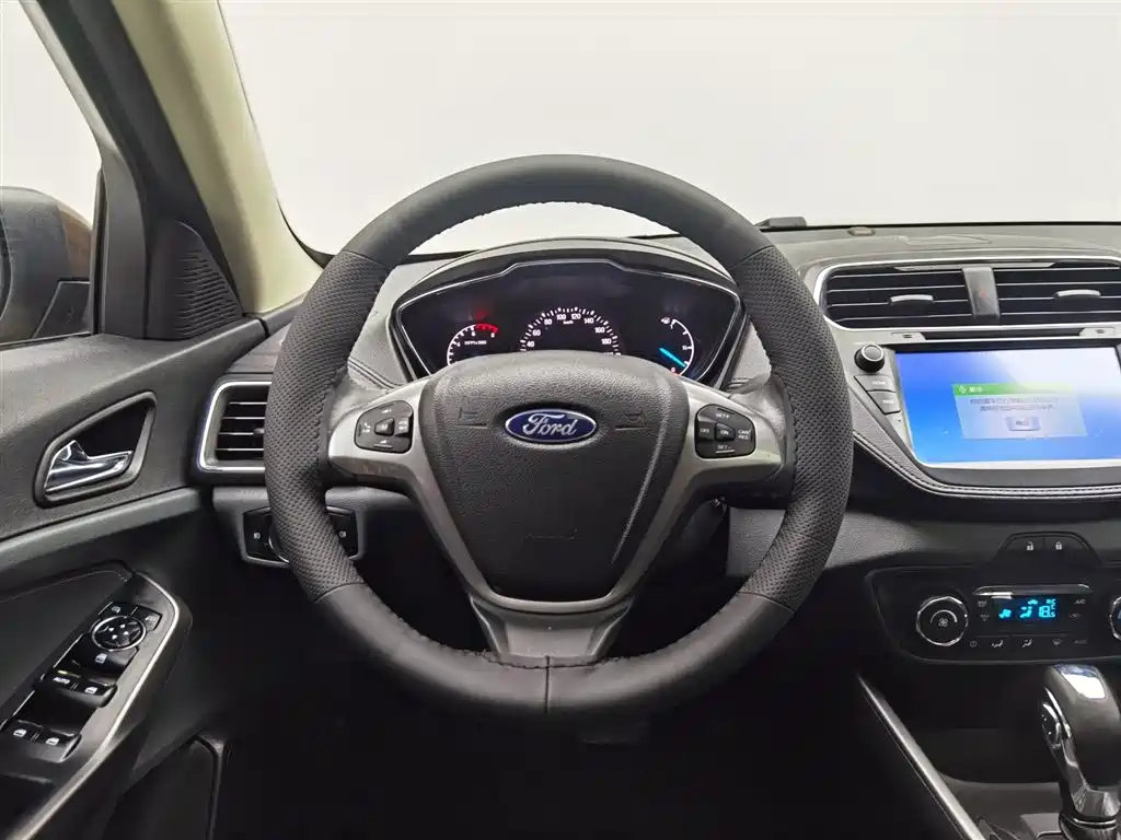 Ford Escort 2017 — фото 11