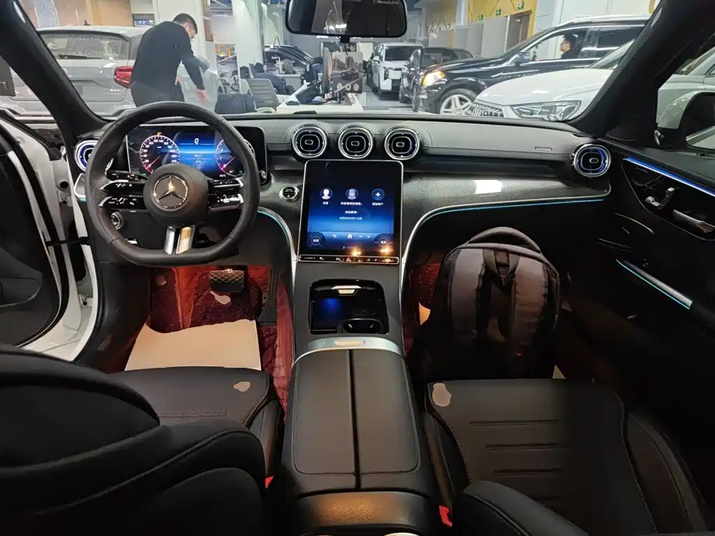 Mercedes-Benz C-Class 2025