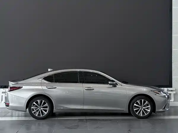 Lexus ES 2021