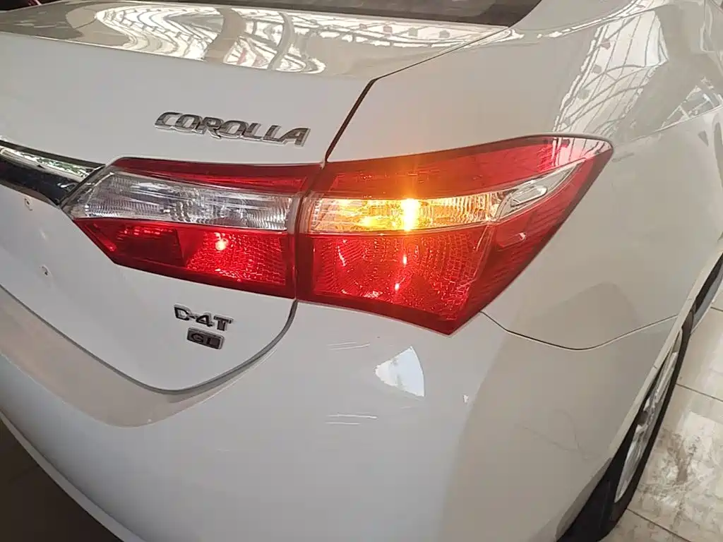 Toyota Corolla 2017 — фото 8