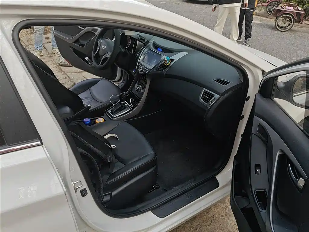 Hyundai Elantra Langdong 2015 — фото 20