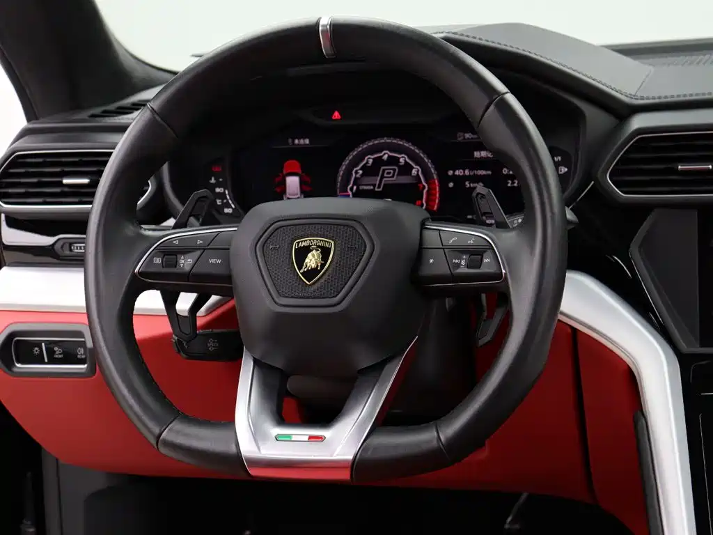 Lamborghini Urus 2019 — фото 16